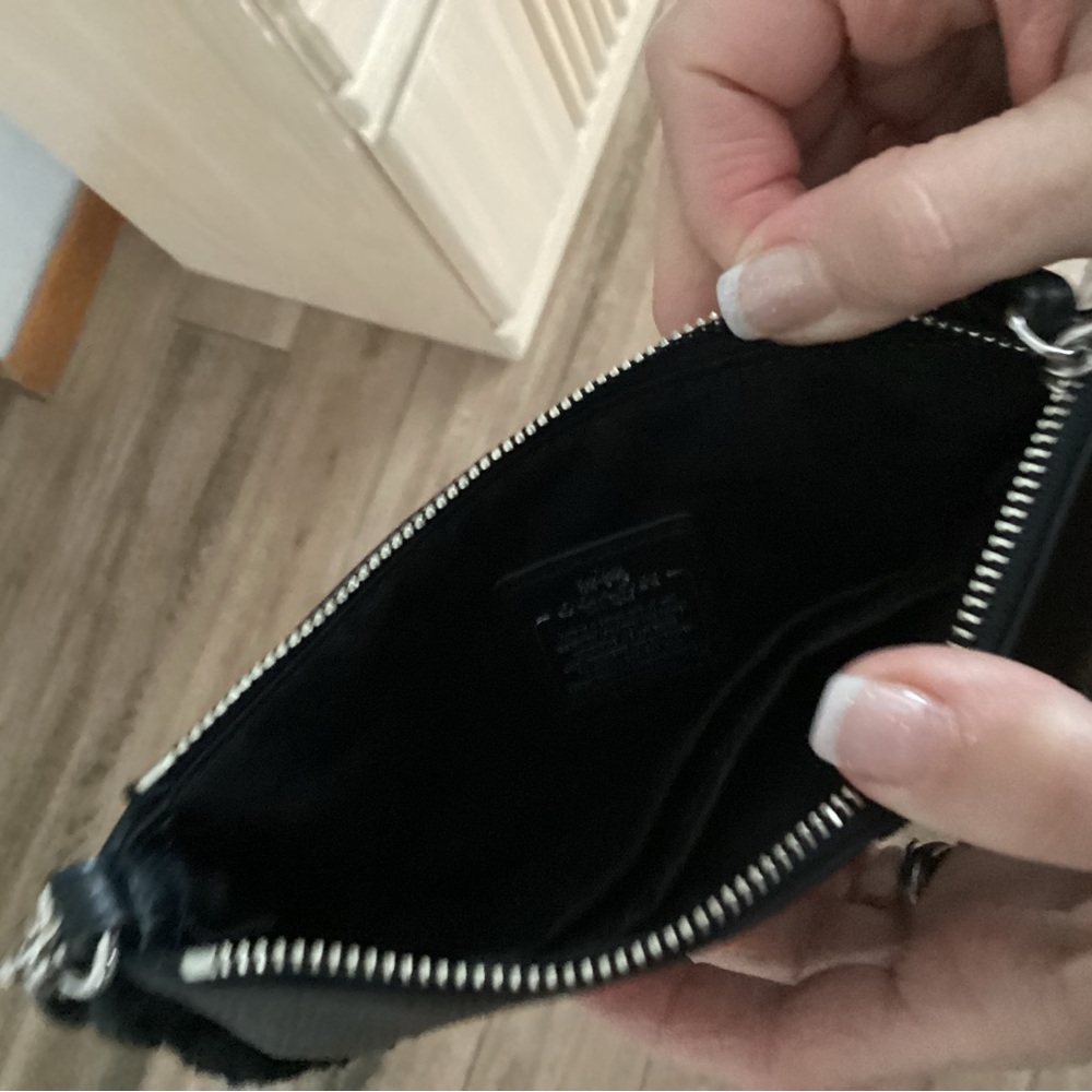 Coach BP Shearling corner zip black wristlet - Picture 4 of 4